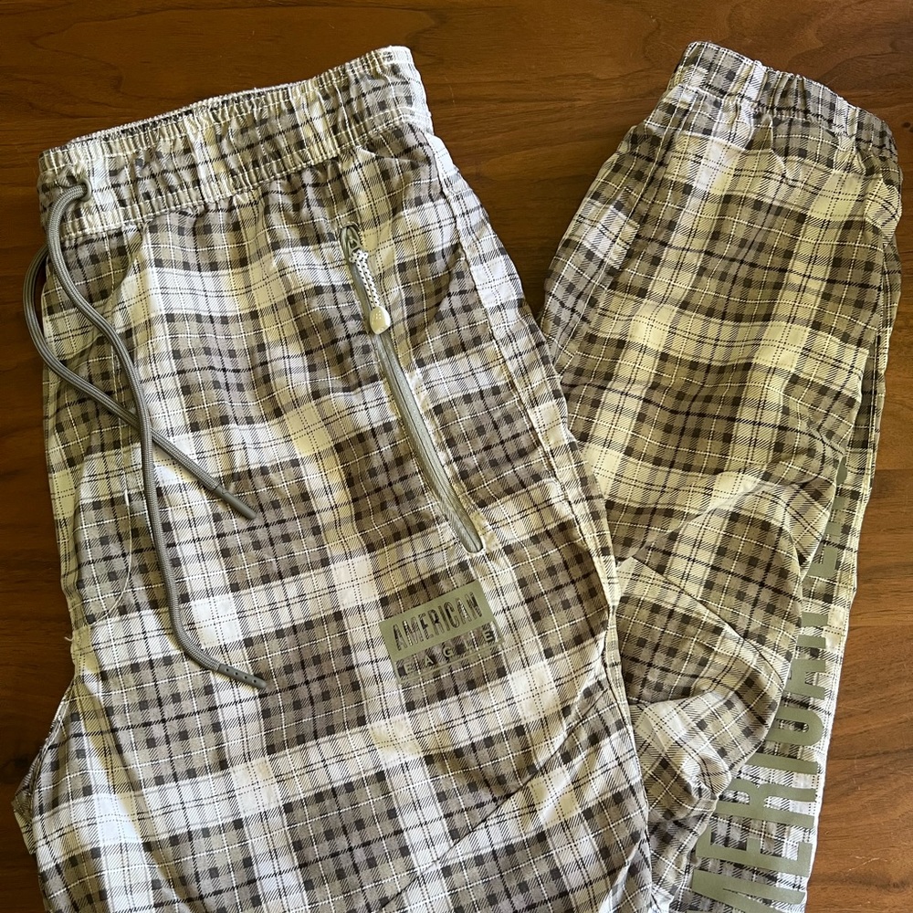 American Eagle plaid joggers size XS